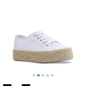 New in box Steve Madden platform sneakers